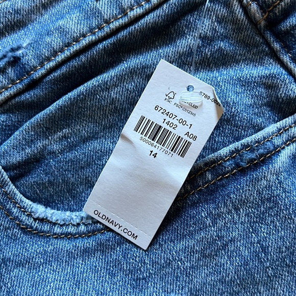 Old Navy Boyfriend Mid-Rise Jeans - Picture 4 of 5
